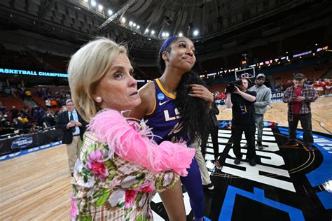 kim mulkey tits|Kim Mulkey Savagely Scolds LSU Fans Who Left Overtime Win。